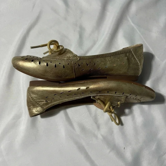 Born Handcrafted Loafers  Leather Gold Comfortable Size 5 1/2 - Picture 3 of 10